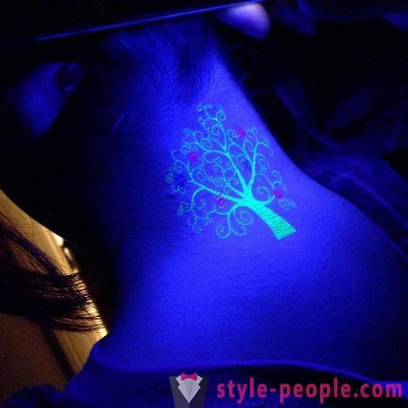 Tetoválás, hogy csak akkor láthatók, UV-fény alatt