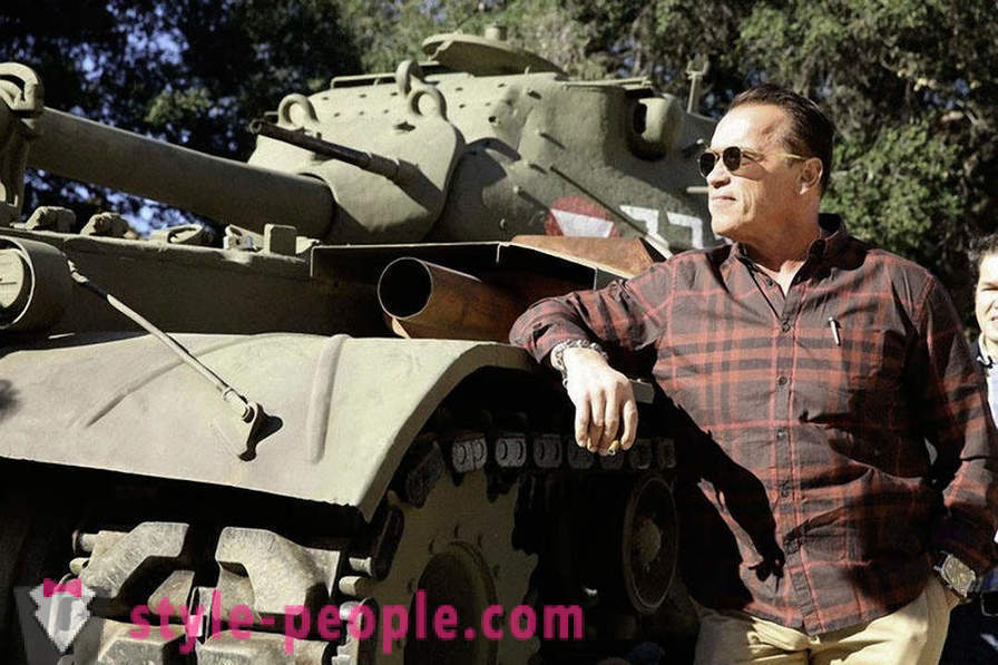 Arnold Schwarzenegger irodájában a hadseregben