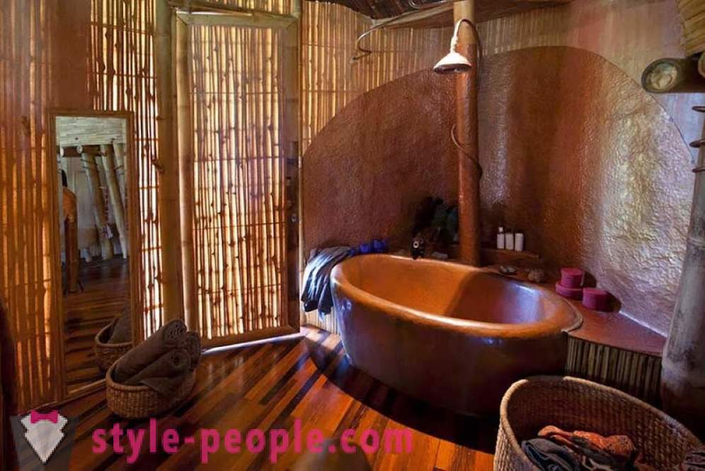 Ő otthagyta a munkáját, elment Bali és épített egy luxus családi ház bambusz