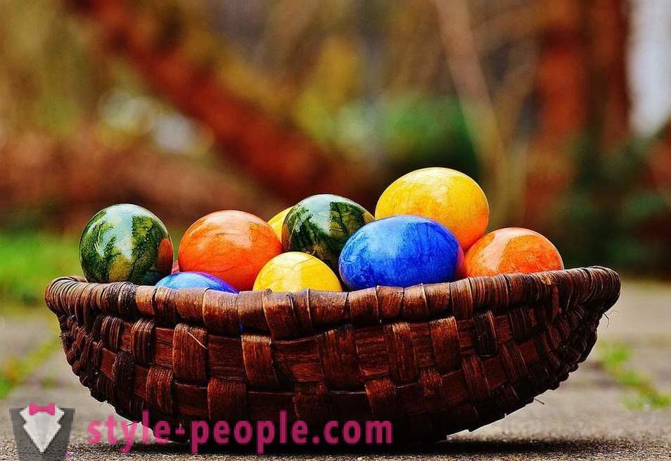 Hagyományok fény Húsvét a különböző országokban