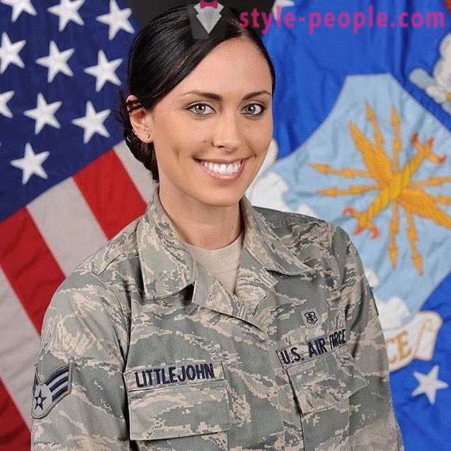 Kerissa Littlejohn - tagjai a US Air Force, ami egy profi modell, és a mester fokozatot