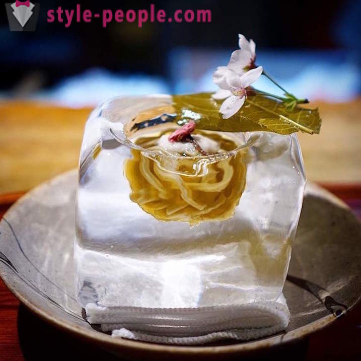 Porcelán - tegnap. A japán szolgál tésztát jégkocka