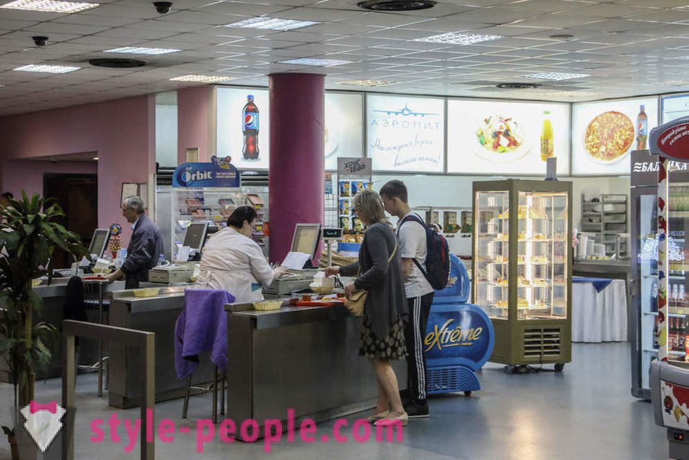 Válság figizis Találtunk olcsó étkezési valamennyi Moszkva repülőtér