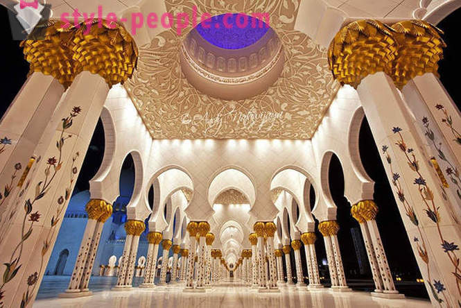 Sheikh Zayed mecset - a fő kirakat elmondhatatlan gazdagság a Emirátus Abu Dhabi