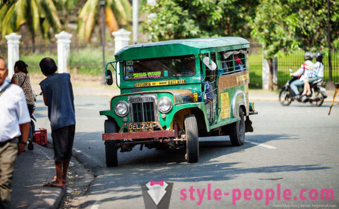 Bright filippínó jeepney