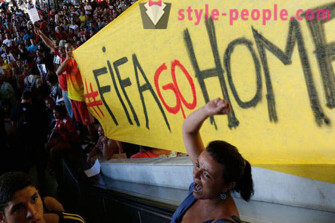 Brazília elő a labdarúgó VB 2014