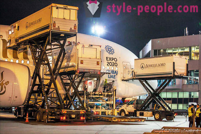 Hogyan szolgálja a legnagyobb utasszállító repülőgép Domodedovo