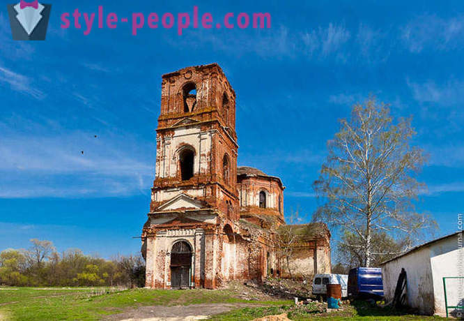 Elhagyott templomok és freskók a Lipetsk régió
