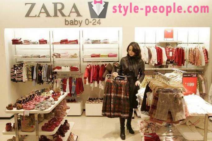 Elegáns ruhákat közelében: címek üzlet „Zara” Moszkvában