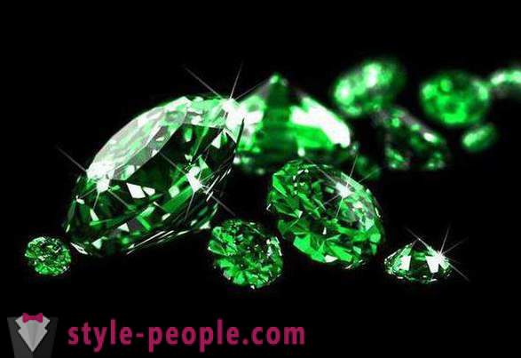 Zöld drágakövek: smaragd, demantoid, turmalin