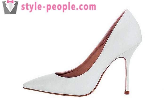 Fehér cipő divat