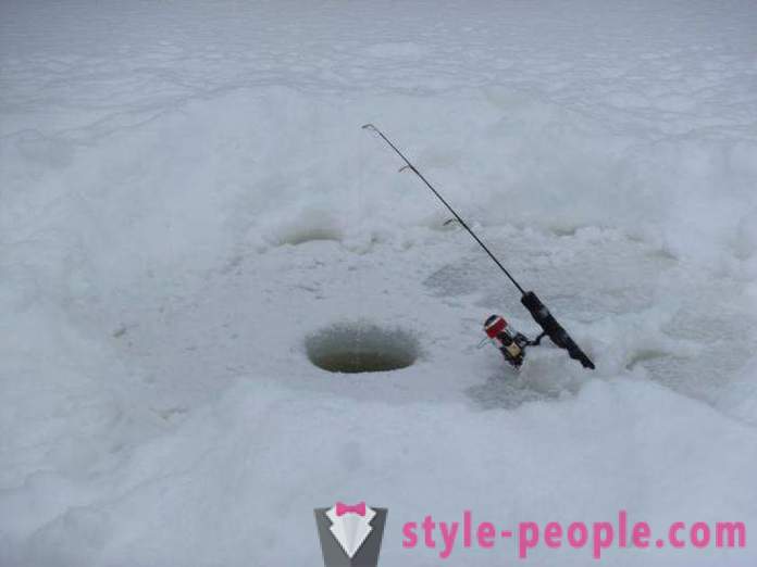 Foglalkozik a téli halászat. A különböző lehetőségek