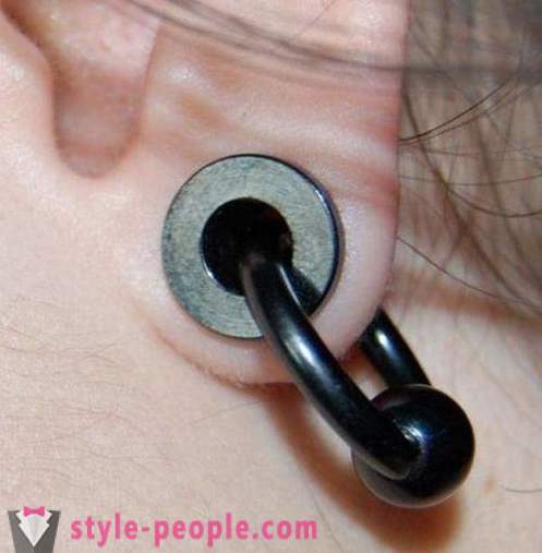 Alagutak a füle - extrém piercing